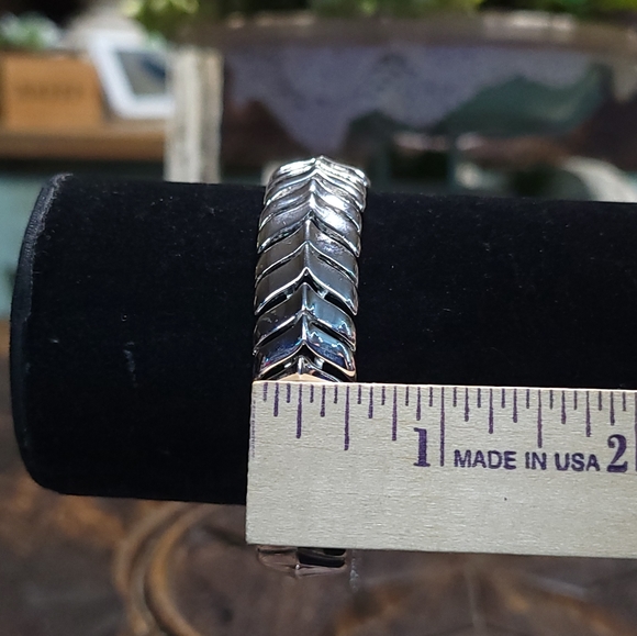 Monet Chevron Link Bracelet - Picture 4 of 6